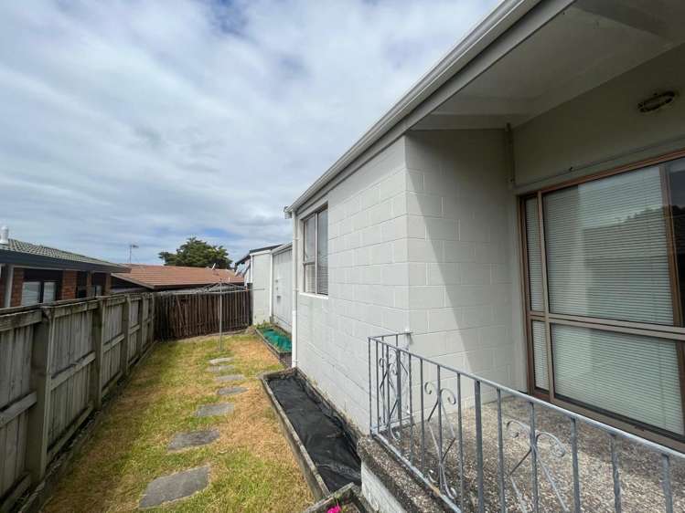 2/40 Bodi Place Te Atatu South_11