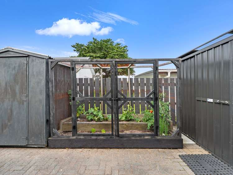 6 Stonebridge Park Drive Holdens Bay_32