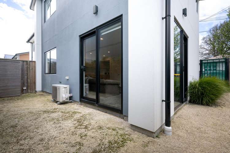 Unit 1/21 Hargest Crescent Sydenham_11