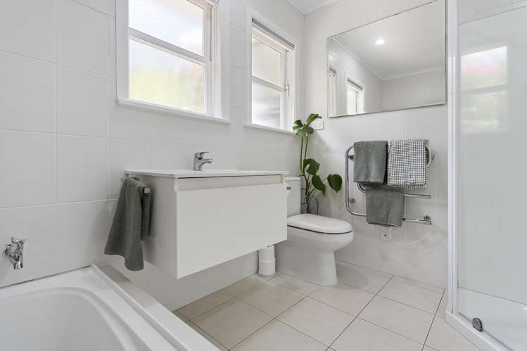 98 Beach Road Castor Bay_9