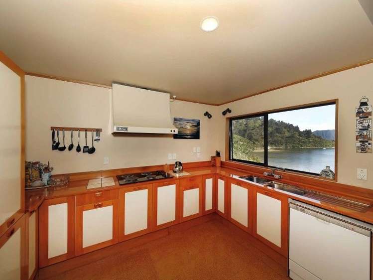 609 Port Underwood Road Whatamango Bay_19