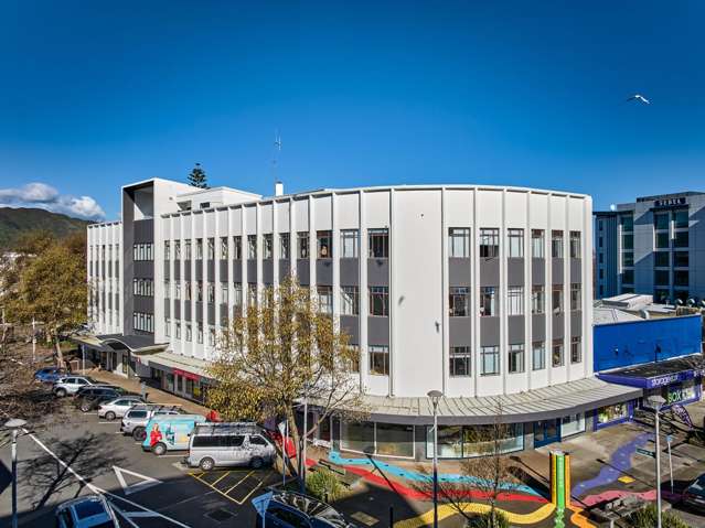 Owners have left Wellington! Smart buying