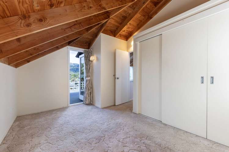 12 Foster Avenue Huia_14