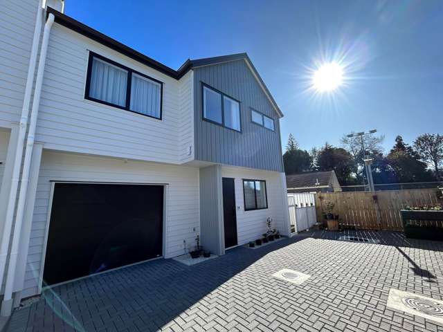 8d Blyton Lane Pakuranga Heights_1