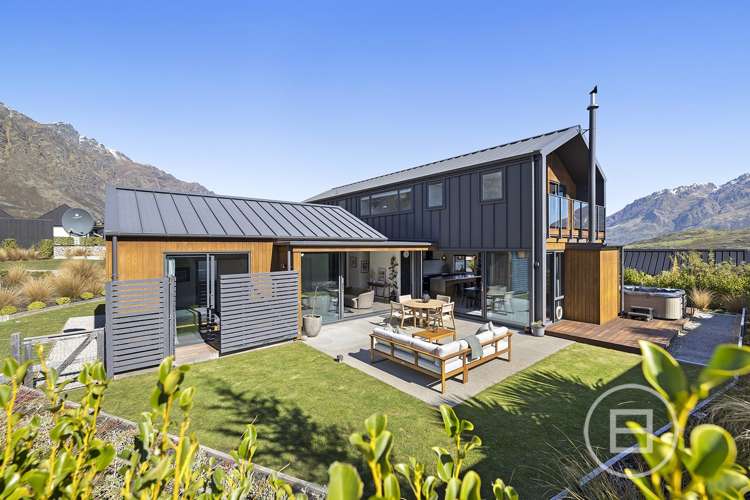 9 Falconer Rise Jacks Point_24