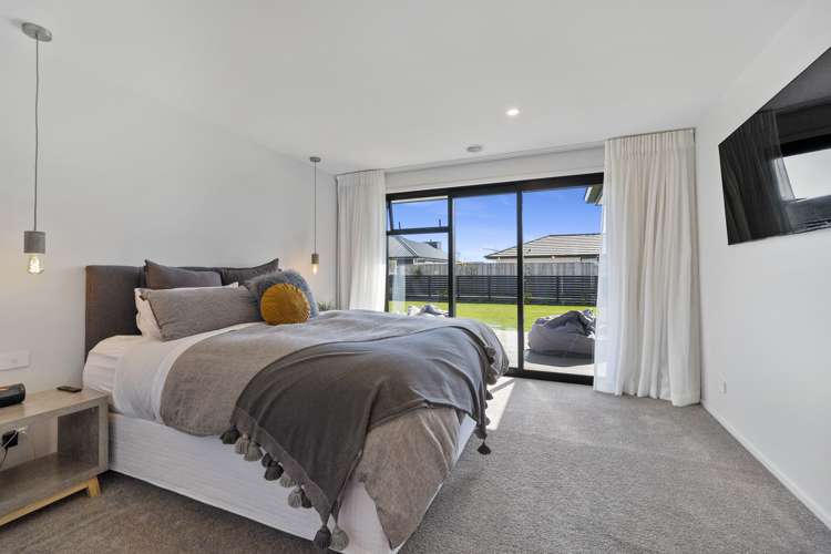 19 Honeyfield Drive Whalers Gate_16