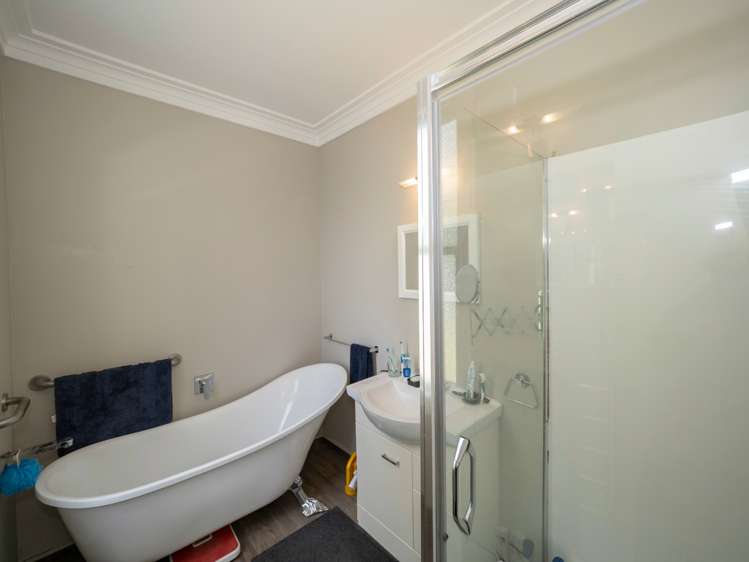 2532 Lake Ferry Road Pirinoa_15