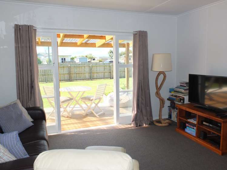 3 Hart Street Foxton Beach_11