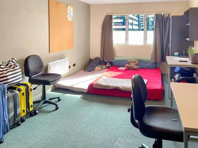 210/12 Martin Square 2185_1