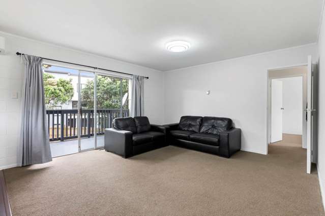 1/207 Sunnynook Road Totara Vale_3