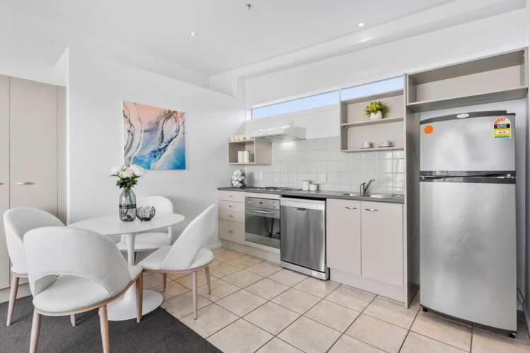 4e/44 Aitken Terrace Kingsland_2