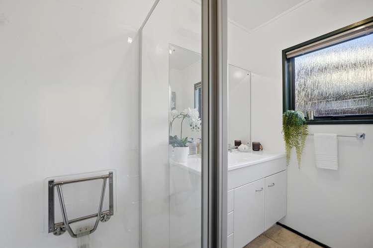 2/983 Beach Road Torbay_21