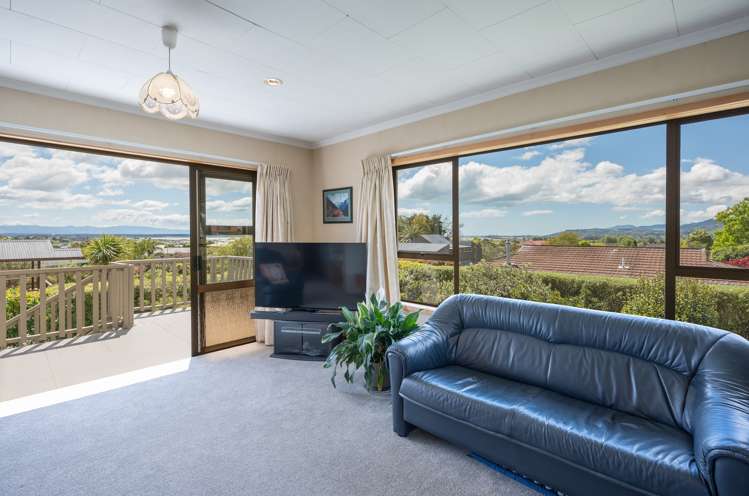 8 Farnham Drive Richmond_8