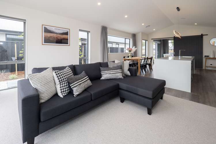 6 Strowan Avenue Elgin_11