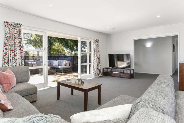 39 Meadway Sunnyhills_2