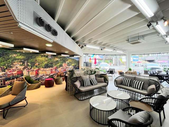 STANDOUT PARNELL SHOWROOM