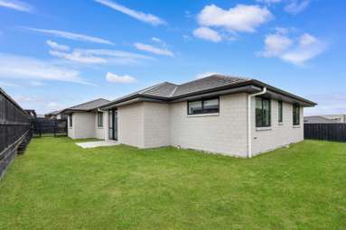 77 Cobham Drive_3