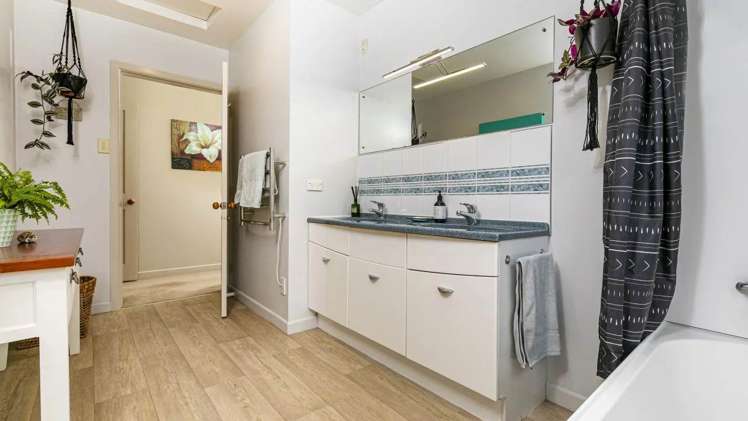 29 Korotaha Terrace Rothesay Bay_11