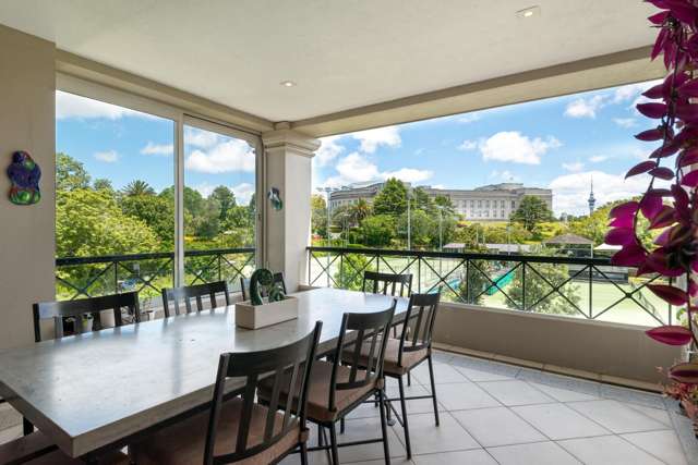 Top-Floor Parkside Living on Auckland Domain