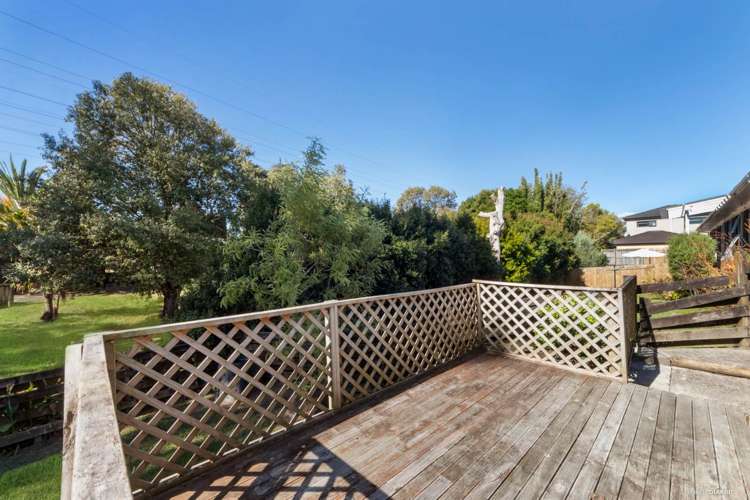 2/4 Landseer Place Blockhouse Bay_2