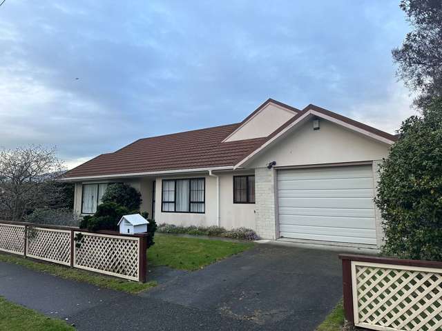 Cozy 2 bedroom home in the heart Waikanae!