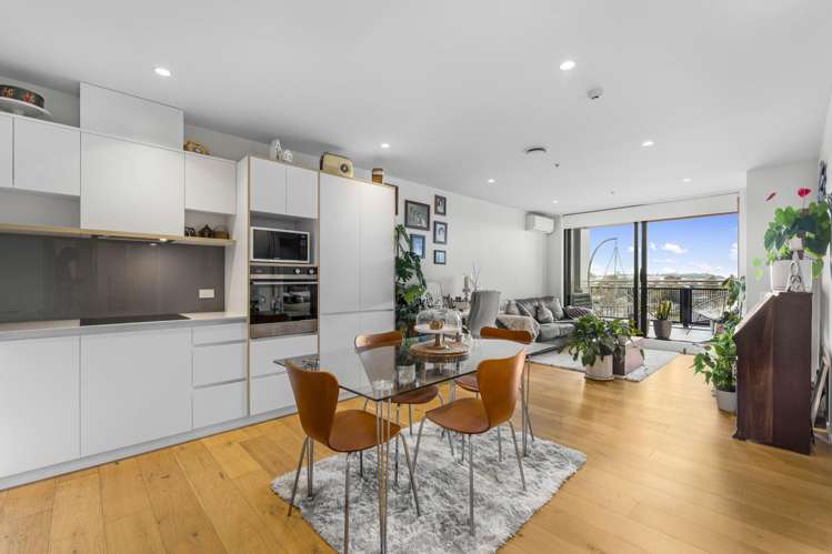 304/64 Victoria Street_3