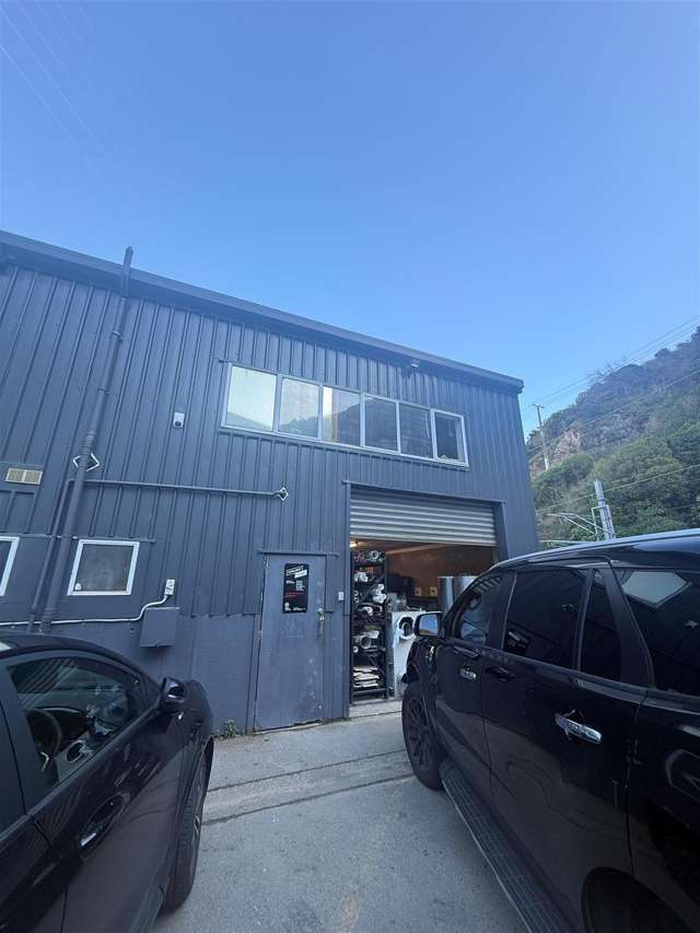 Office Space in the Tightly-Held Area of Ngauranga