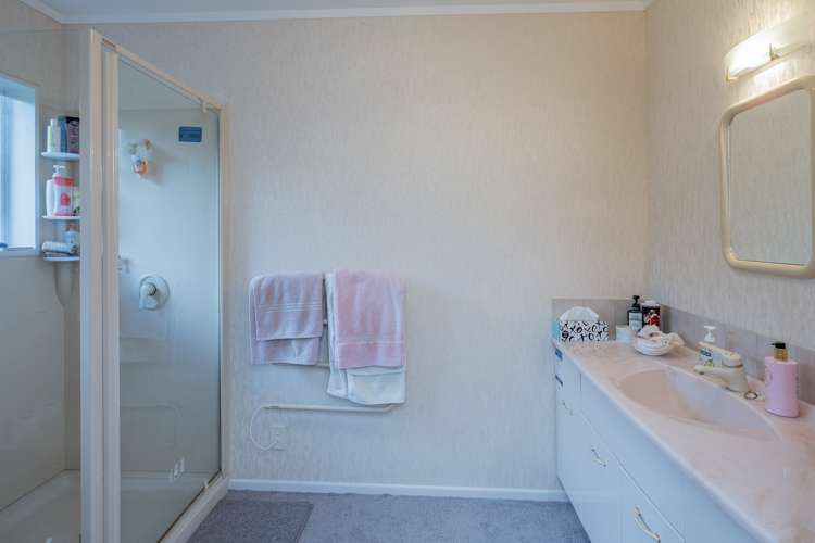 17 Awanui Drive Waikanae_11