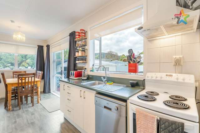 79 Parkway Wainuiomata_4