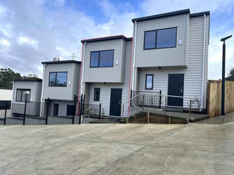 2/16 Reynella Drive_0