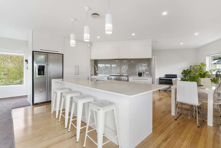 19 Mayfair Crescent Mairangi Bay_5