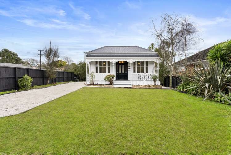 54 Eskdale Road Birkdale_12