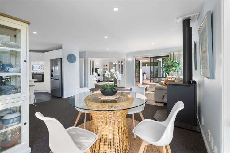 9 Travis Country Drive Burwood_8