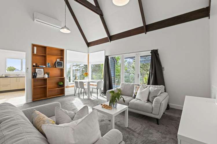 20 Shakespeare Road Bastia Hill_6