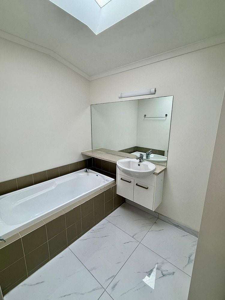 52 Aspiring Avenue Clover Park_9