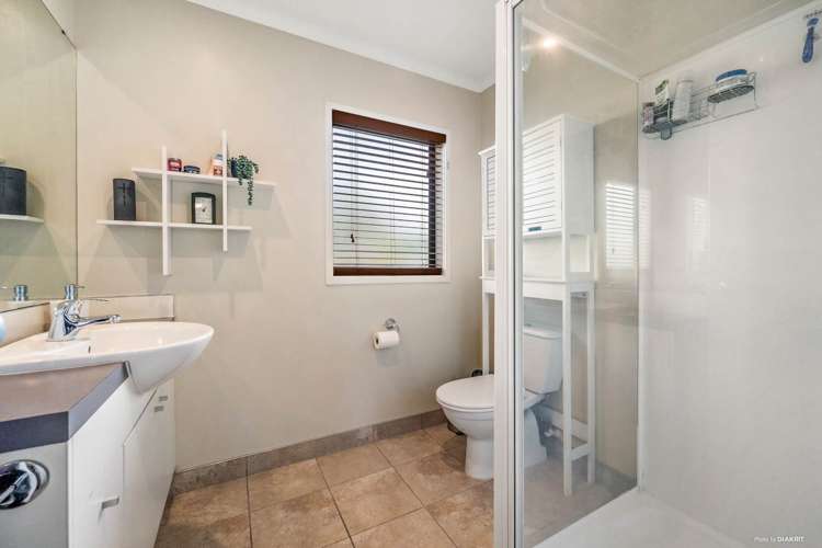 8 Seamount Drive Red Beach_16