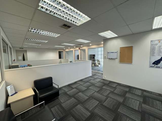 172m&sup2; Modern First Floor Office