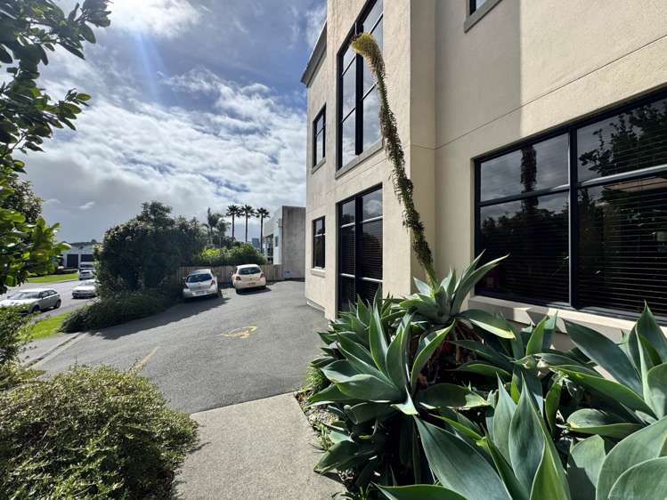 1 Airborne Road Rosedale_12