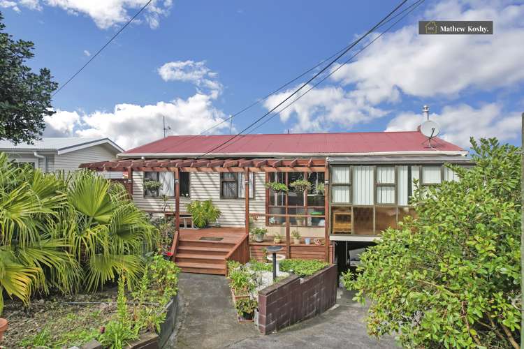 17 Tiroroa Avenue Te Atatu South_2