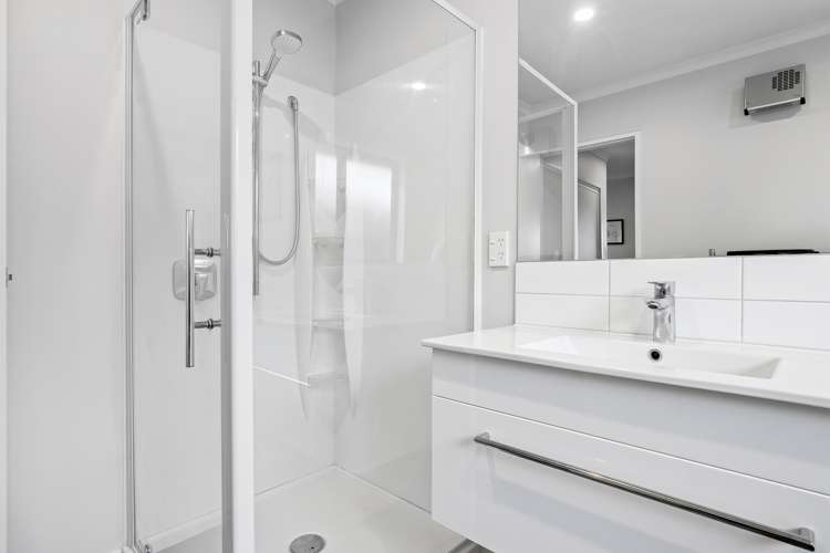 15 Tippet Crescent Wigram_8