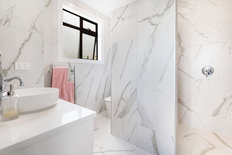 53 The Ritz Orewa_15