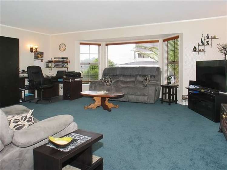 2 Thurso Grove Papakowhai_6