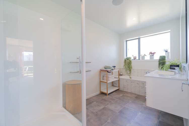 11 Breaksea Street Te Anau_18