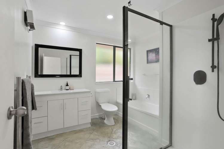 1B Duncan Avenue Te Atatu South_15