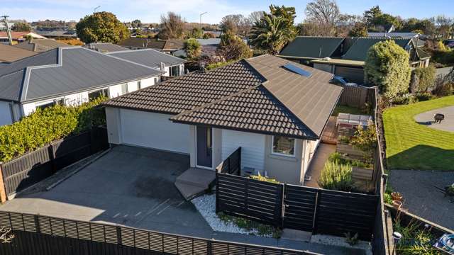 2015 Modern Build, Private & Easy-Care