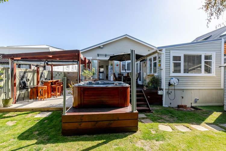 9 Wha Street Lyall Bay_16