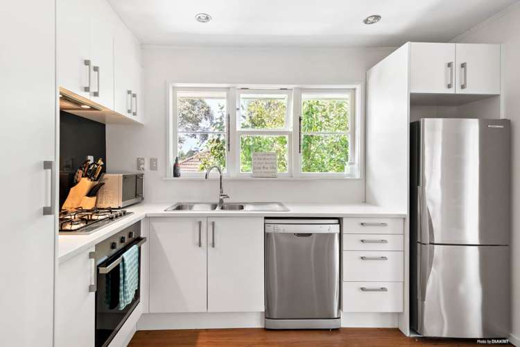 2/221 Lake Road Belmont_14