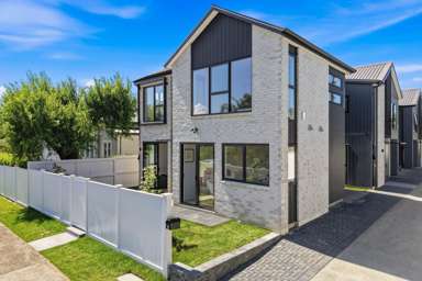 1/2 Coronation Street_1