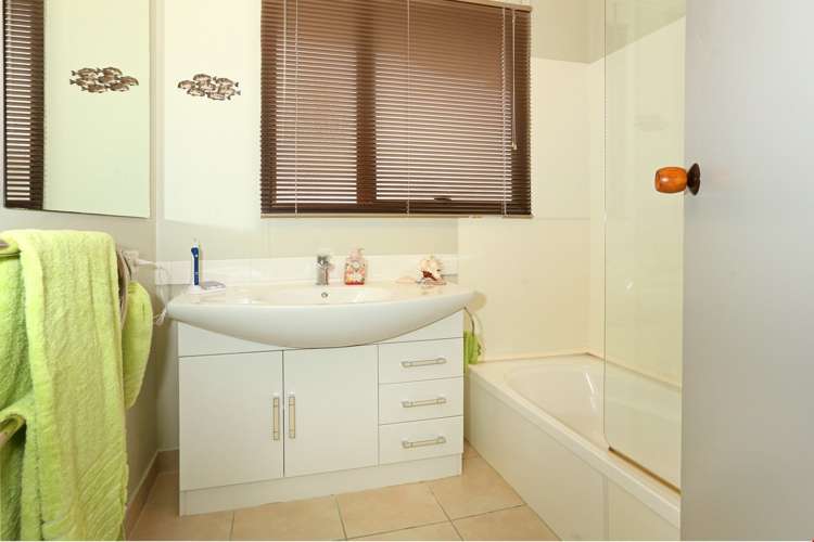 2/88 Roberts Road Te Atatu South_9