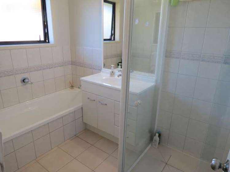 62a Beach Road Pahurehure_11